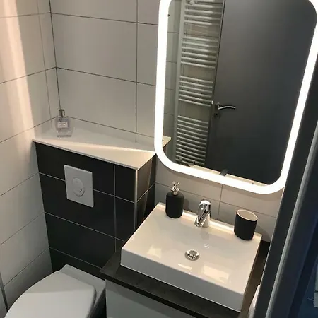 Daire Agreable Et Moderne - Rez De Chaussee - Sur L'eau